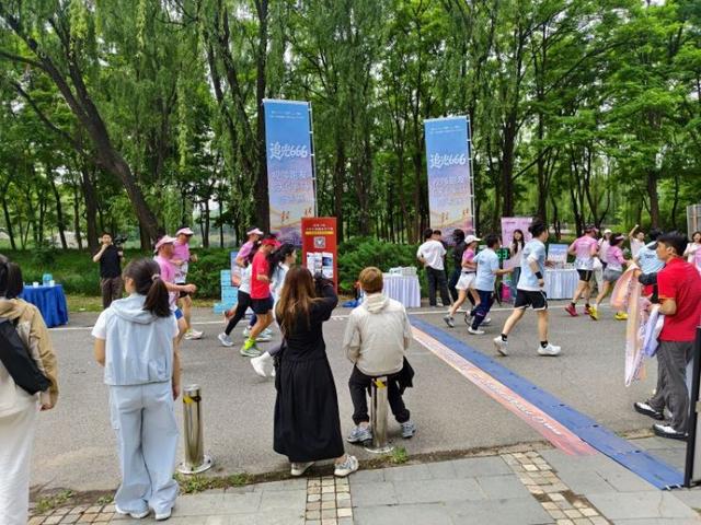 不靠球星也身家千万!“世界杯太太团”集体转型,靠自己活成豪门